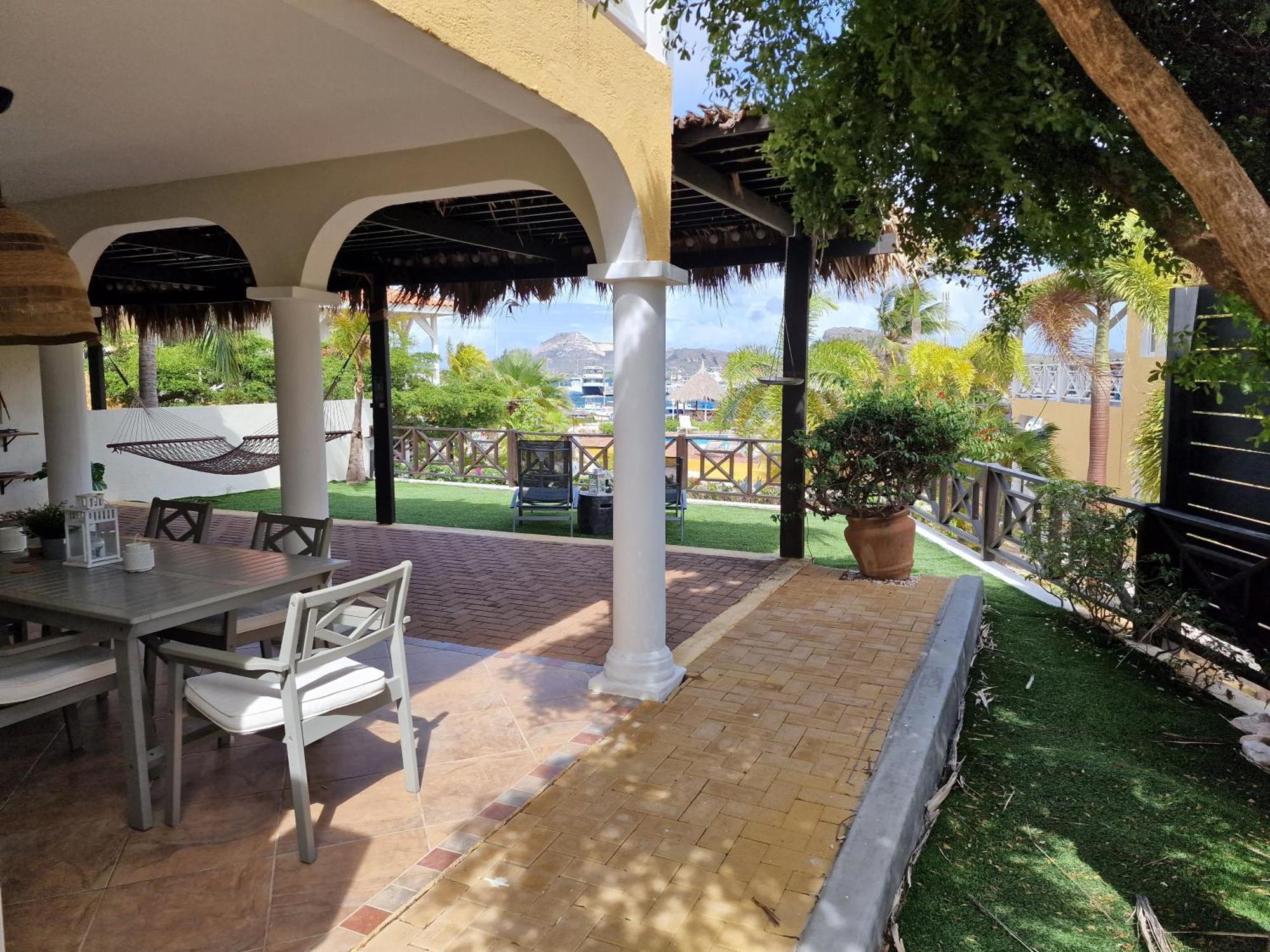 Luxury Appt For 6: Mesmerizing Spanish Water View Jan Thiel Exteriör bild