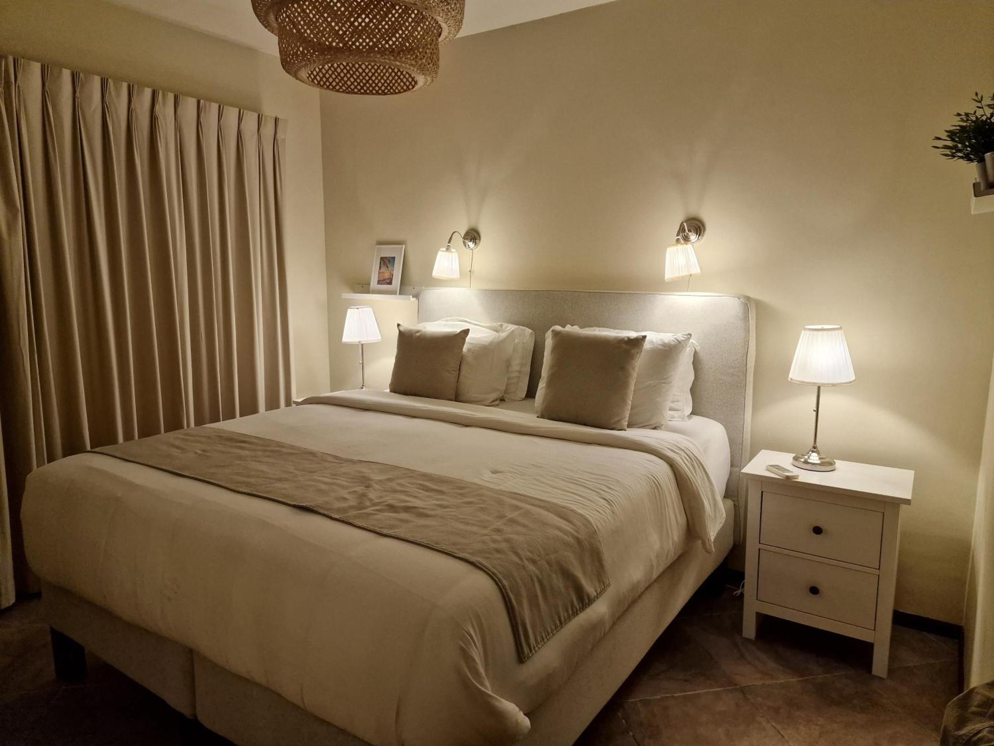 Luxury Appt For 6: Mesmerizing Spanish Water View Jan Thiel Exteriör bild
