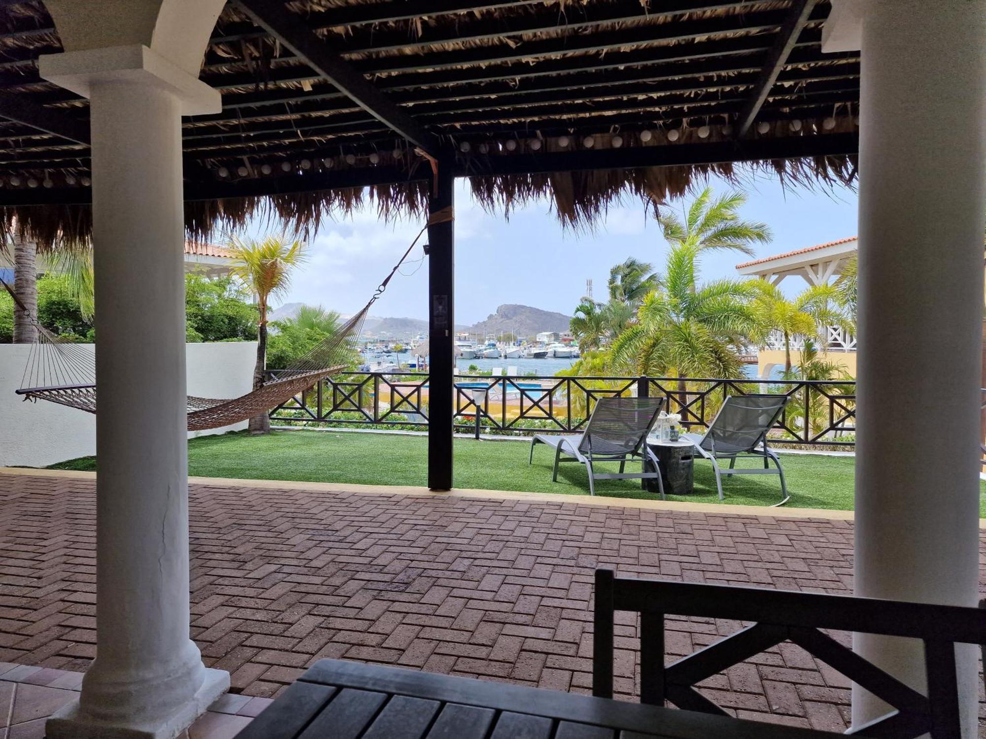 Luxury Appt For 6: Mesmerizing Spanish Water View Jan Thiel Exteriör bild